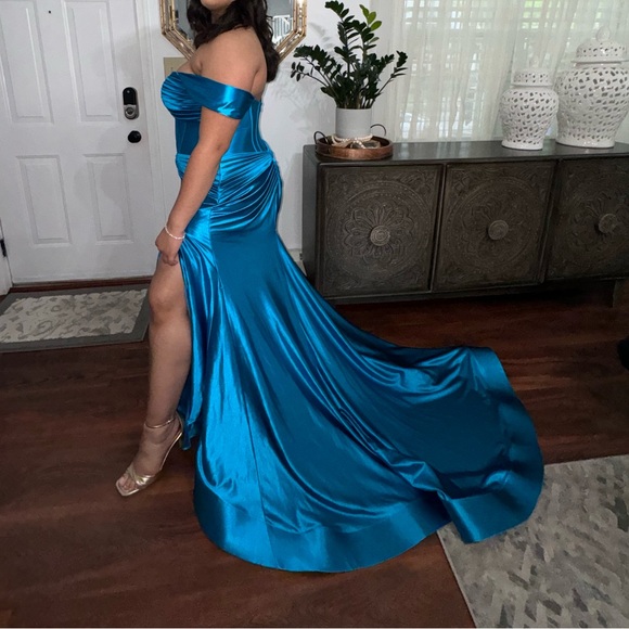 Prom dress - Picture 4 of 4